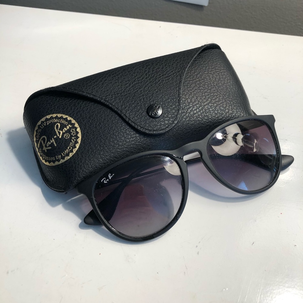 Black matte ray bans